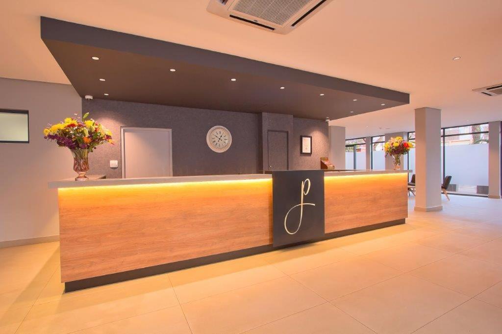The Pretoria Hotel Bagian luar foto